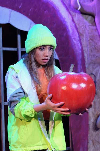 Hansel and Gretel - Apple Hansel and Gretel - Apple